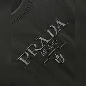 Эксклюзивная осенняя новинка от Prada.