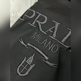 Эксклюзивная осенняя новинка от Prada.