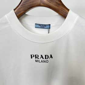 Prada 2026 Pre-Fall Collection Футболк