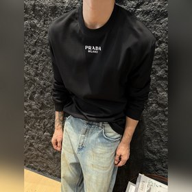 Коллекция Prada 2026 Pre-Fall： футболк