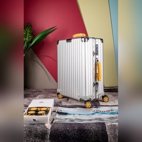 Rimowa 2026 Boutique Новинка： цветная
