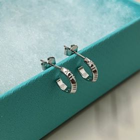 Серьги-гвоздики Tiffany с римскими циф