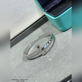 Широкий квадратный браслет Tiffany T с