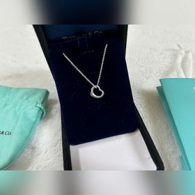 Tiffany & Co. Небольшой кулон в форме 