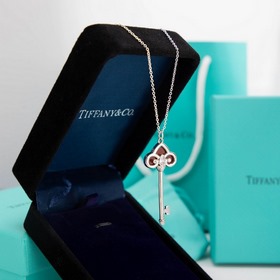 Tiffany & Co. Кулон с ключом из красно