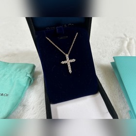 Колье Tiffany Cross Diamond из золота,