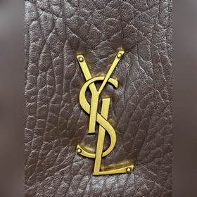 YSL New Calypso с текстурированной отд