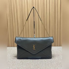 Представляем новую сумку YSL в форме к