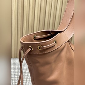 Сумка YSL Y Shopping Bag пользуется по