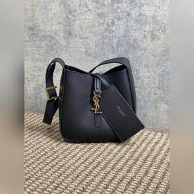 Новая мини-сумка YSL просто очаровател