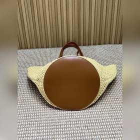 Соломенная сумка YSL V-shaped straw to