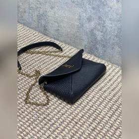 Calypso New Mini Chain Bag – это уника