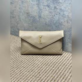 Большой клатч YSL в цвете «молочный ча