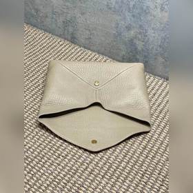 Большой клатч YSL в цвете «молочный ча