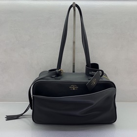 Balenciaga — большая сумка-боулинг С