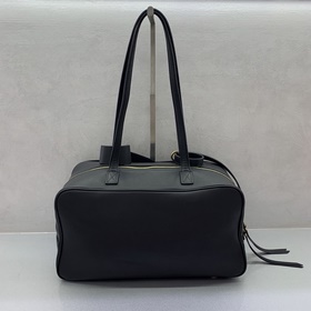 Balenciaga — большая сумка-боулинг С