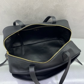 Balenciaga — большая сумка-боулинг С