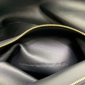 Balenciaga — большая сумка-боулинг С