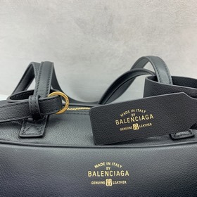 Balenciaga — сумка-боулинг, маленькая 