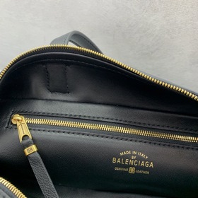 Balenciaga — сумка-боулинг, маленькая 