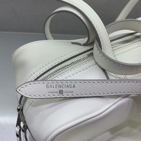 Balenciaga — сумка-боулинг, маленькая 