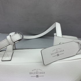 Balenciaga — сумка-боулинг, маленькая 