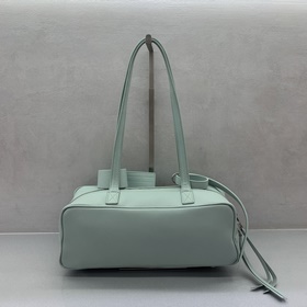 Balenciaga — сумка-боулинг, маленькая 
