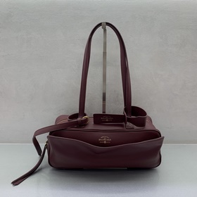 Balenciaga — сумка-боулинг, маленькая