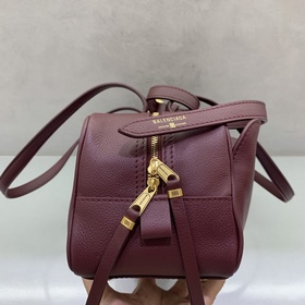 Balenciaga — сумка-боулинг, маленькая 