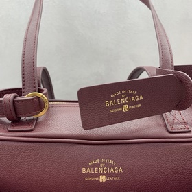Balenciaga — сумка-боулинг, маленькая 