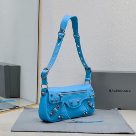 Новая сумка Balenciaga под мышкой 30*1