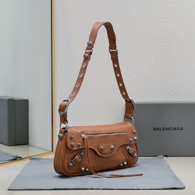 Новая сумка Balenciaga под мышкой 30*1