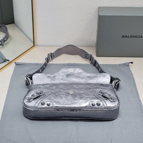 Новая сумка Balenciaga под мышкой 30*1
