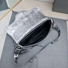 Новая сумка Balenciaga под мышкой 30*1