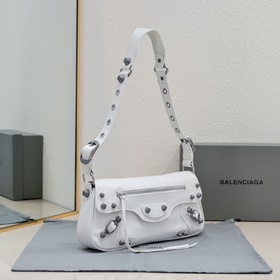 Новая сумка Balenciaga под мышкой 30*1