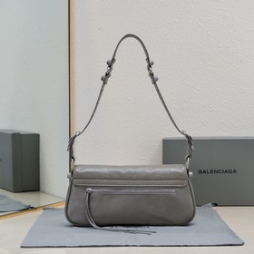 Новая сумка Balenciaga под мышкой 30*1