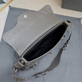 Новая сумка Balenciaga под мышкой 30*1