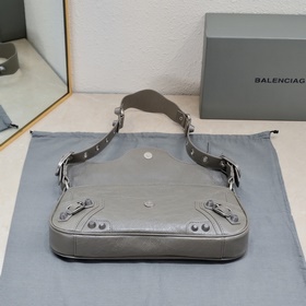 Новая сумка Balenciaga под мышкой 30*1