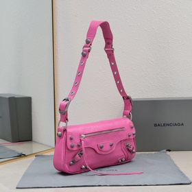 Новая сумка Balenciaga под мышкой 30*1