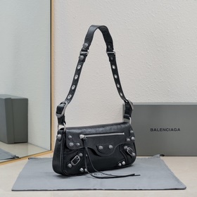 Новая сумка Balenciaga под мышкой 30*1