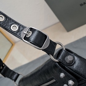 Новая сумка Balenciaga под мышкой 30*1