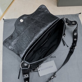 Новая сумка Balenciaga под мышкой 30*1