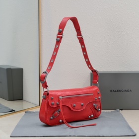 Новая сумка Balenciaga под мышкой 30*1