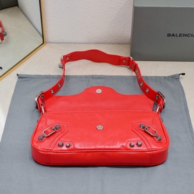 Новая сумка Balenciaga под мышкой 30*1