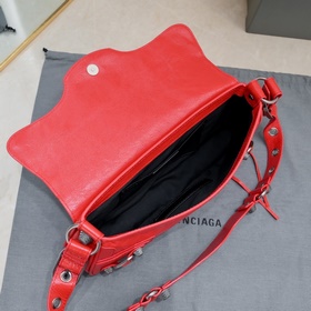 Новая сумка Balenciaga под мышкой 30*1