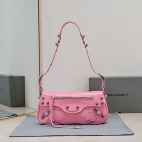 Новая сумка Balenciaga под мышкой 30*1