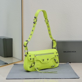 Новая сумка Balenciaga под мышкой 30*1
