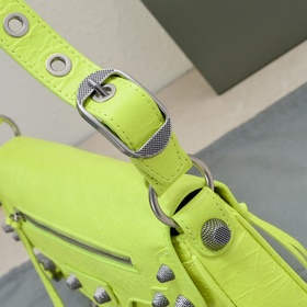 Новая сумка Balenciaga под мышкой 30*1