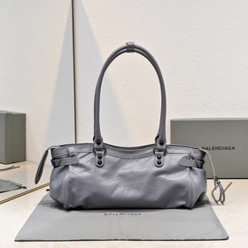 Длинная сумка через плечо Balenciaga M