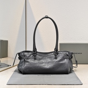 Длинная сумка через плечо Balenciaga в